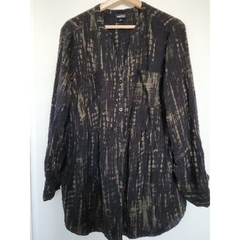 TORRID  Bamboo tie dye print Size 3X Black  Button Front Tunic Shirt